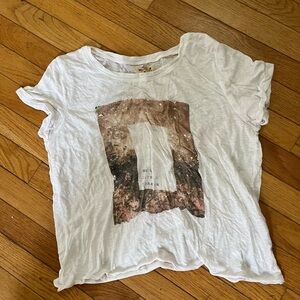 Hollister Women's Graphic White T-Shirt